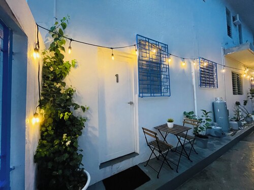 Boho chic & cozy apartment near Hato Rey Banking area with solar panels.