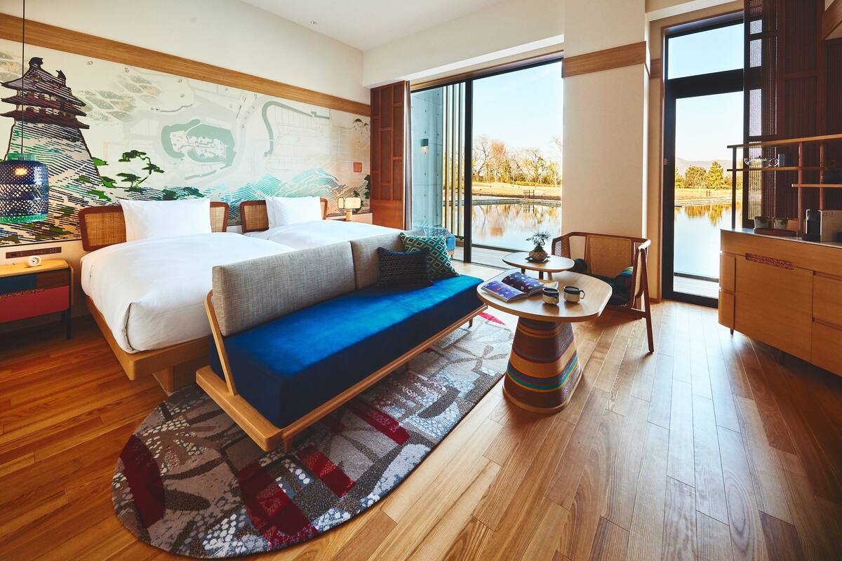 套房, 2 張單人床, 陽台, 花園景觀 (Ground Floor) | 羽絨被、迷你吧、客房內保險箱、書桌