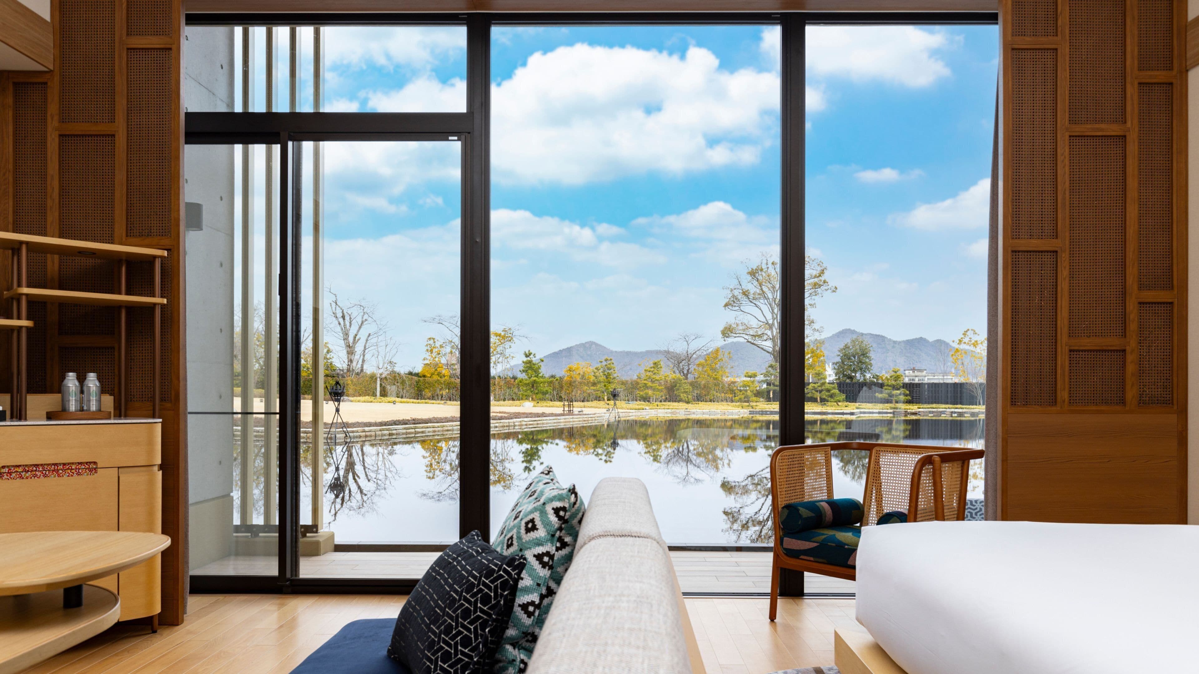 Down comforters, minibar, in-room safe, desk