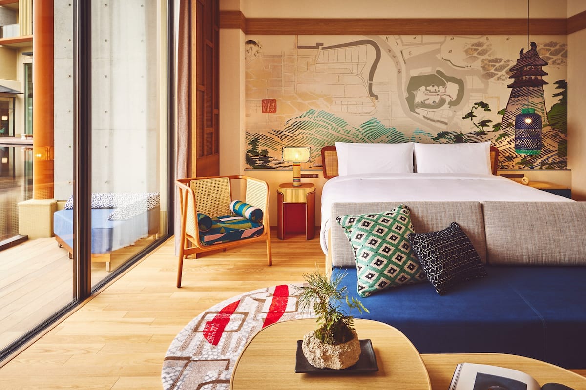 Suite, 1 très grand lit, vue sur le jardin | Couette en duvet, minibar, coffre-fort, bureau