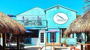 A blue building with a sign reading "MAINSTAY North Captiva". - My Sea Shack~ 1 minute to beach, SH Club access, golf cart (Lee County)