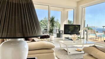 Smart-TV, TischfuĂball, Tischtennisplatte