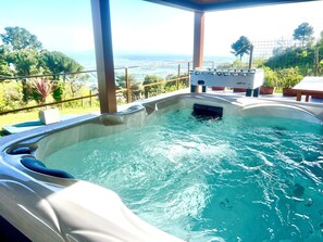 Outdoor spa tub - Villa Olympia - Pool Sea View Mountains Lake Nature Sleeps 8 Air Con Wi-Fi (Toscana)