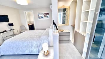 3 camere, una cassaforte in camera, una scrivania, ferro/asse da stiro