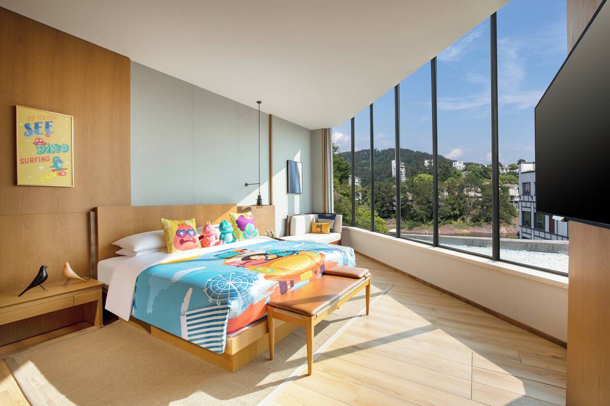 Suite, 1 Bedroom, Lake View | Premium bedding, down comforters, pillowtop beds, minibar