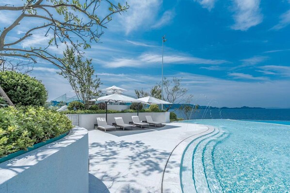 Seasonal outdoor pool - voco Thousand Island Lake by IHG (Hangzhou)