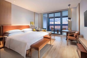 Premium bedding, down comforters, pillowtop beds, minibar - voco Thousand Island Lake by IHG (Hangzhou)