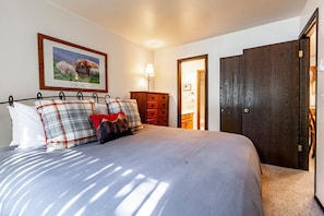1 chambre, bureau, fer et planche à repasser, accès au Wi-Fi (inclus)