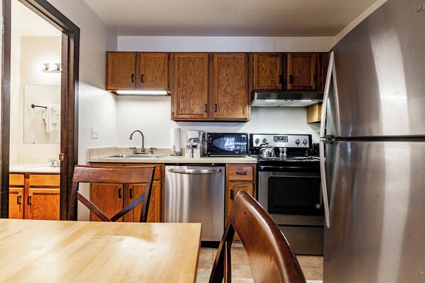 Fridge, microwave, oven, stovetop