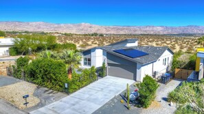 Exterior - Mountain Views, Pool+Spa, close proximity to Palm Springs,game room,large yard. (Riverside County)