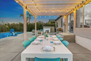 Outdoor dining - Mountain Views, Pool+Spa, close proximity to Palm Springs,game room,large yard. (Riverside County)