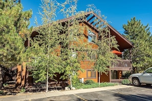 Exterior - Cozy condo for up to 4 with a full kitchen, W/D, and fireplace near Cabriolet (Park City)