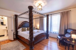 6 bedrooms, iron/ironing board, travel crib, free WiFi