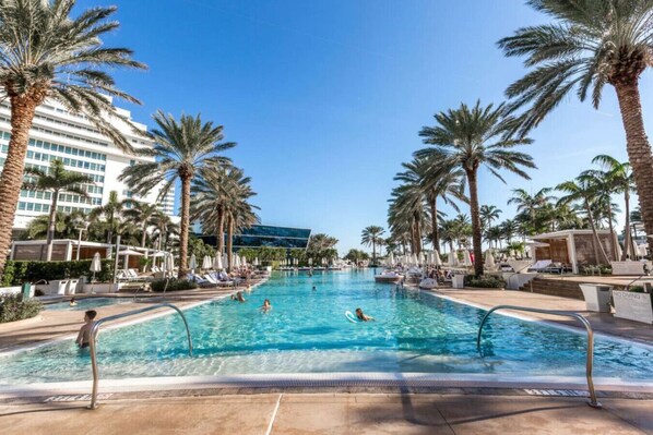 Innenpool, beheizter Pool