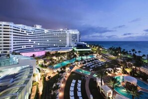 Exterior - Fontainebleau Renovated Ocean View 1BR Suite, fits 6! (Miami Beach)