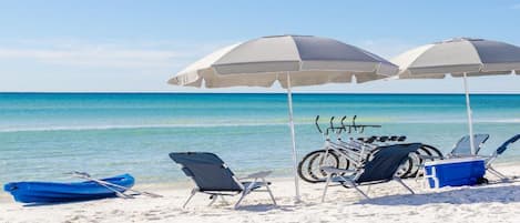 På stranden
