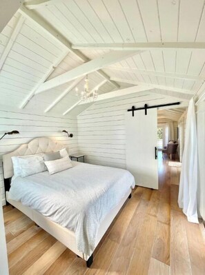 1 slaapkamer, een strijkplank/strijkijzer, gratis wifi, beddengoed