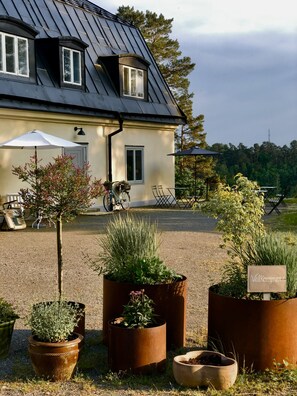 المنشأة من الخارج