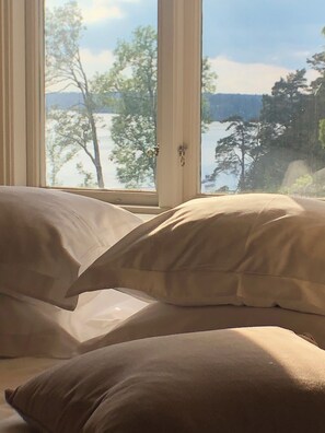 Premium bedding, individually decorated, individually furnished - Fredriksborg Hotel (Värmdö)