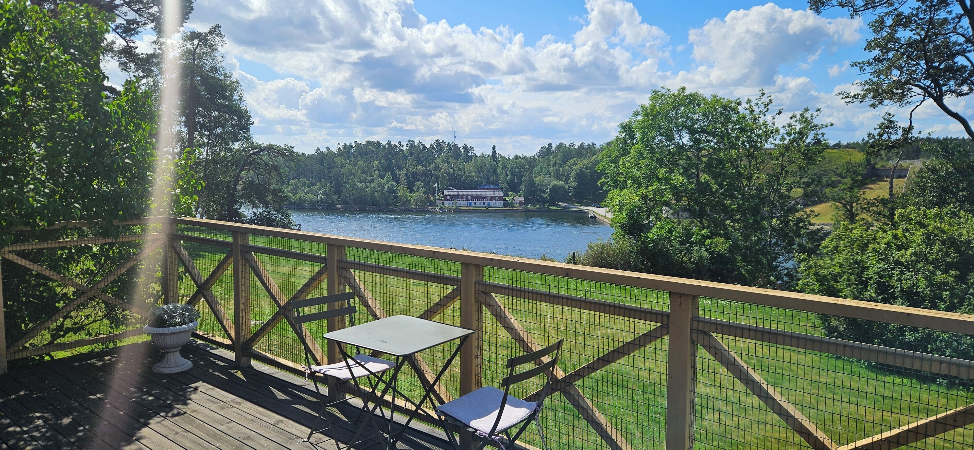 Premium-Zweibettzimmer, Terrasse, Meerblick | Hochwertige Bettwaren, individuell dekoriert, individuell eingerichtet