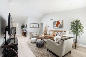 TV, table football - Retreat by MODERN DESIGN (Phoenix)