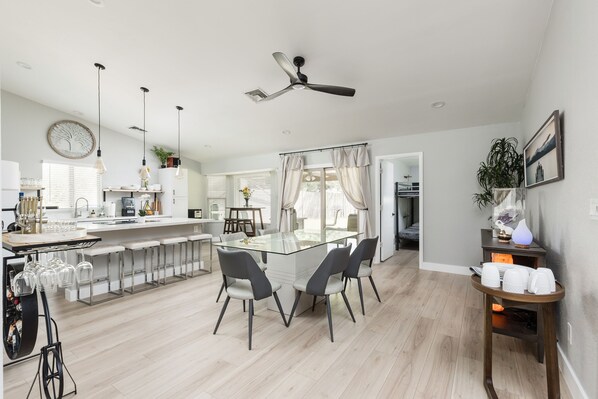 Dining - Retreat by MODERN DESIGN (Phoenix)