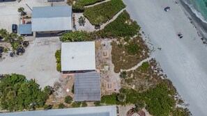 Exterior -  Beachfront Unit-Upstairs-Walking Distance to all Bars and Restaurants (Englewood)