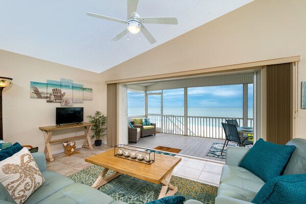 TV - Direct Beachfront Condo with Huge Balcony Overlooking Gulf of Mexico! (Englewood)