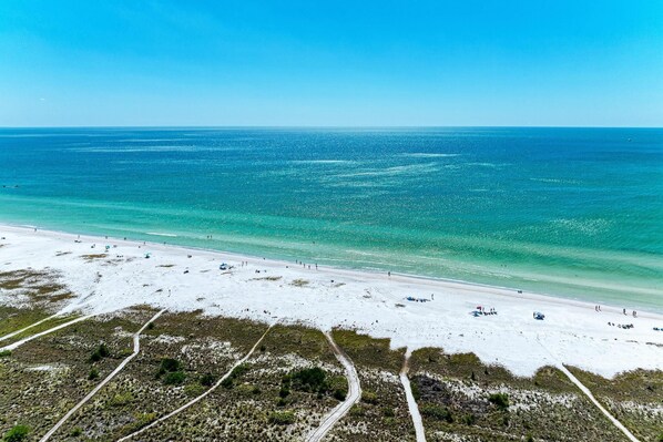 Am Strand, Liegestühle, Strandtücher
