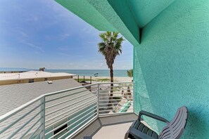 Property grounds - 3 Bedroom- Beachfront Condo with Amazing Sunset Views of the Gulf (Englewood)