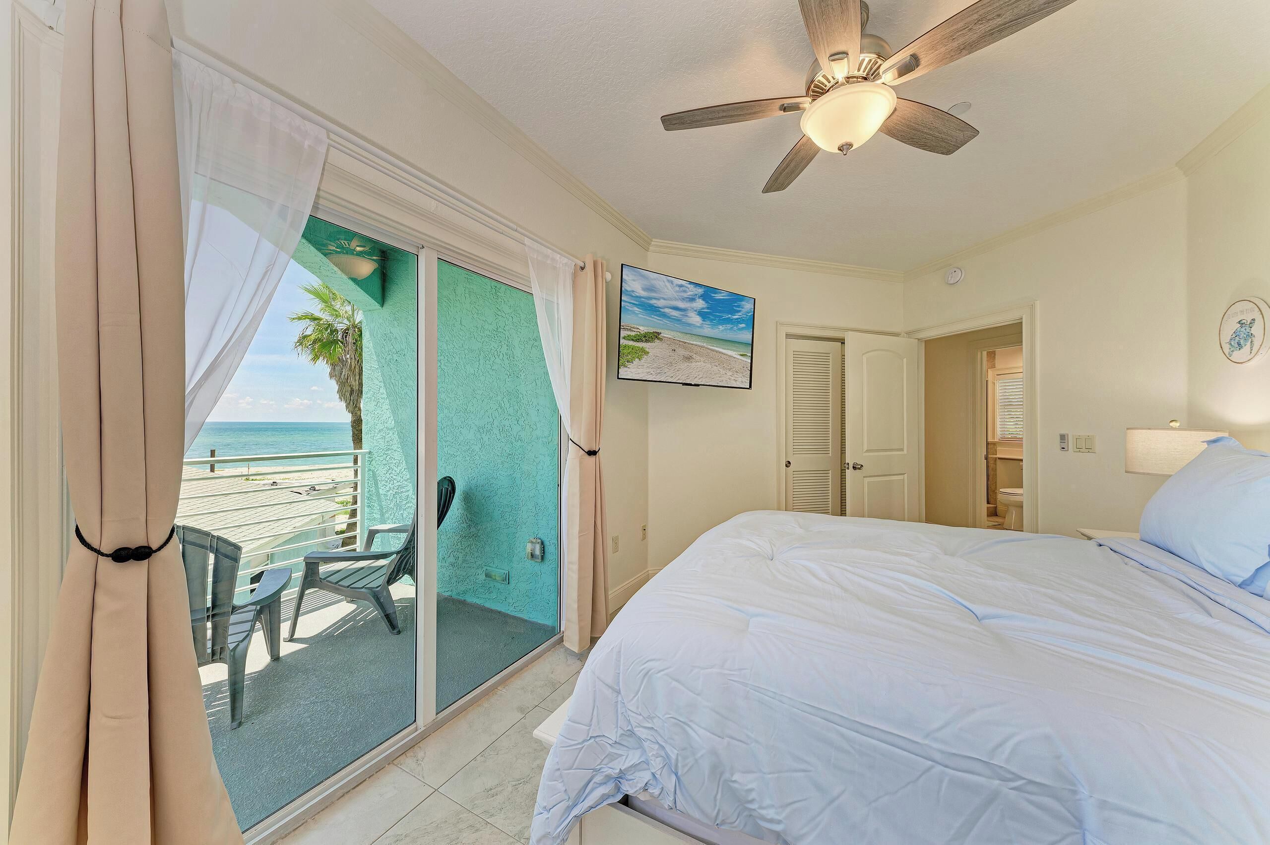 3 bedrooms, desk, iron/ironing board, free WiFi