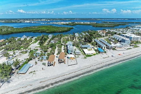 On the beach, sun-loungers, beach towels. 3 Bedroom- Beachfront Condo with Beautiful Views of the Gulf