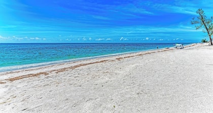 Large Beach Side Townhouse Condo with views of Gulf. Steps to the beach!