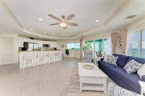 Flat-screen TV - 3 Bedroom-Beachfront Condo with Most Amazing Sunset Views of the Gulf (Englewood)