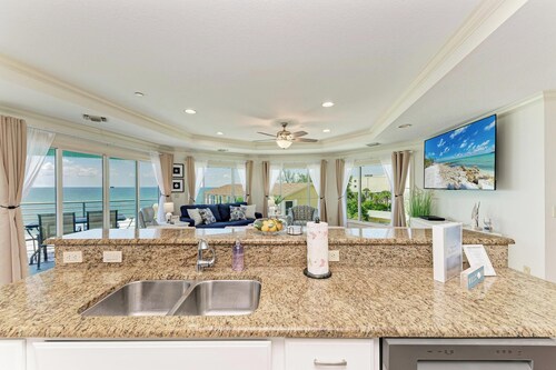 3 Bedroom-Beachfront Condo with Most Amazing Sunset Views of the Gulf