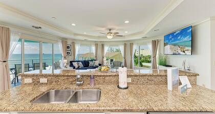 3 Bedroom-Beachfront Condo with Most Amazing Sunset Views of the Gulf