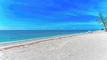 Am Strand, Liegestühle, Strandtücher