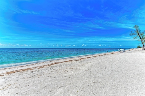 3 Bedroom-Beachfront Condo with Most Amazing Sunset Views of the Gulf