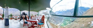 Outdoor dining - Vertical Sky Suites (Ollantaytambo)