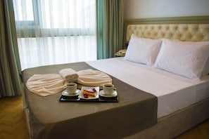 Standard Double Room | In-room safe, soundproofing, free WiFi, bed sheets - Mayer Hotel Istanbul (Istanbul)