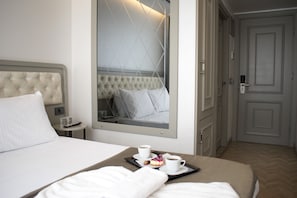 Standard-Doppelzimmer | Zimmersafe, schallisolierte Zimmer, kostenloses WLAN, Bettwäsche