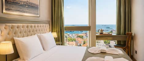 In-room safe, soundproofing, free WiFi, bed sheets