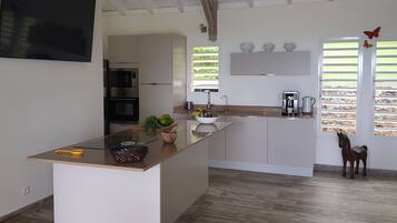 Fridge, microwave, oven, stovetop