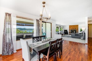 Dining - Family-Friendly Home with High-Speed WiFi, Water View, W/D, and Enclosed Yard (Freeland)