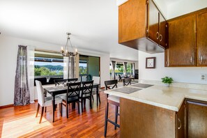 Dining - Family-Friendly Home with High-Speed WiFi, Water View, W/D, and Enclosed Yard (Freeland)