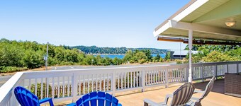 Family-Friendly Home with High-Speed WiFi, Water View, W/D, and Enclosed Yard