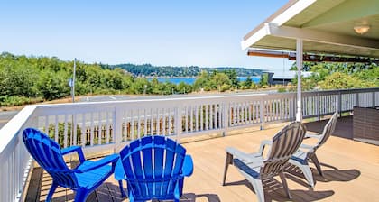 Family-Friendly Home with High-Speed WiFi, Water View, W/D, and Enclosed Yard