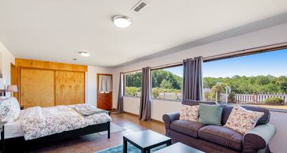 Family-Friendly Home with High-Speed WiFi, Water View, W/D, and Enclosed Yard