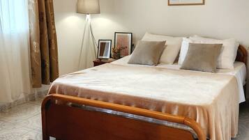 2 habitaciones, escritorio, tabla de planchar con plancha y wifi gratis