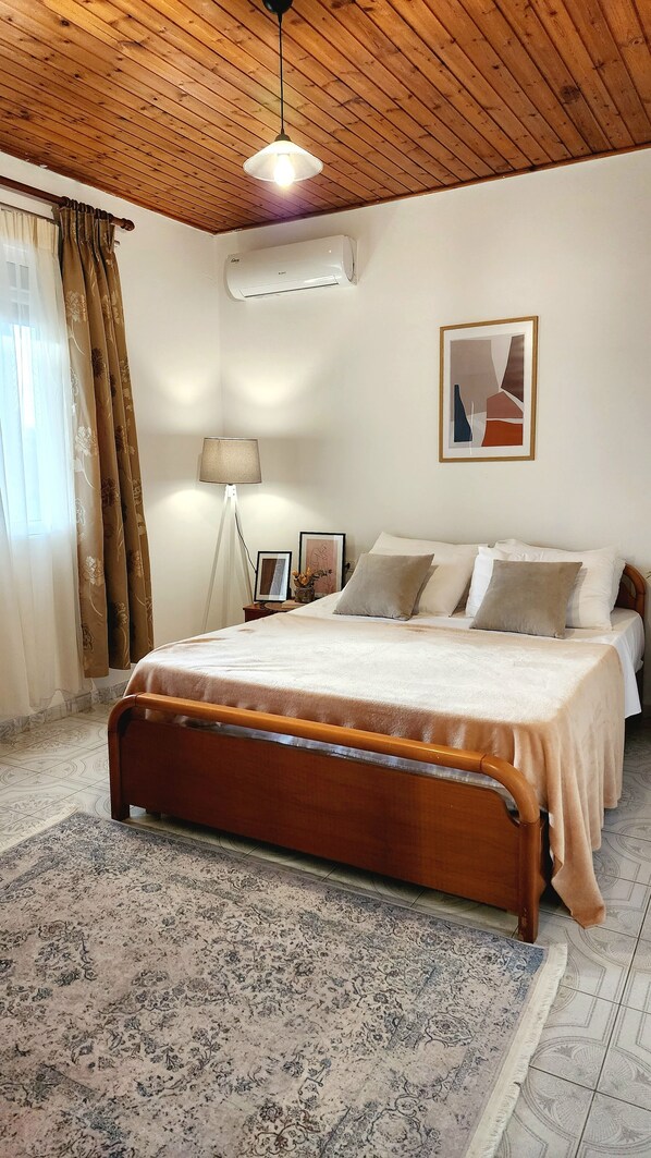 2 bedrooms, desk, iron/ironing board, free WiFi